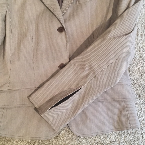 Ann Klein grey striped suit with crop flare pants. Stretch. Size 10. - Picture 5 of 14